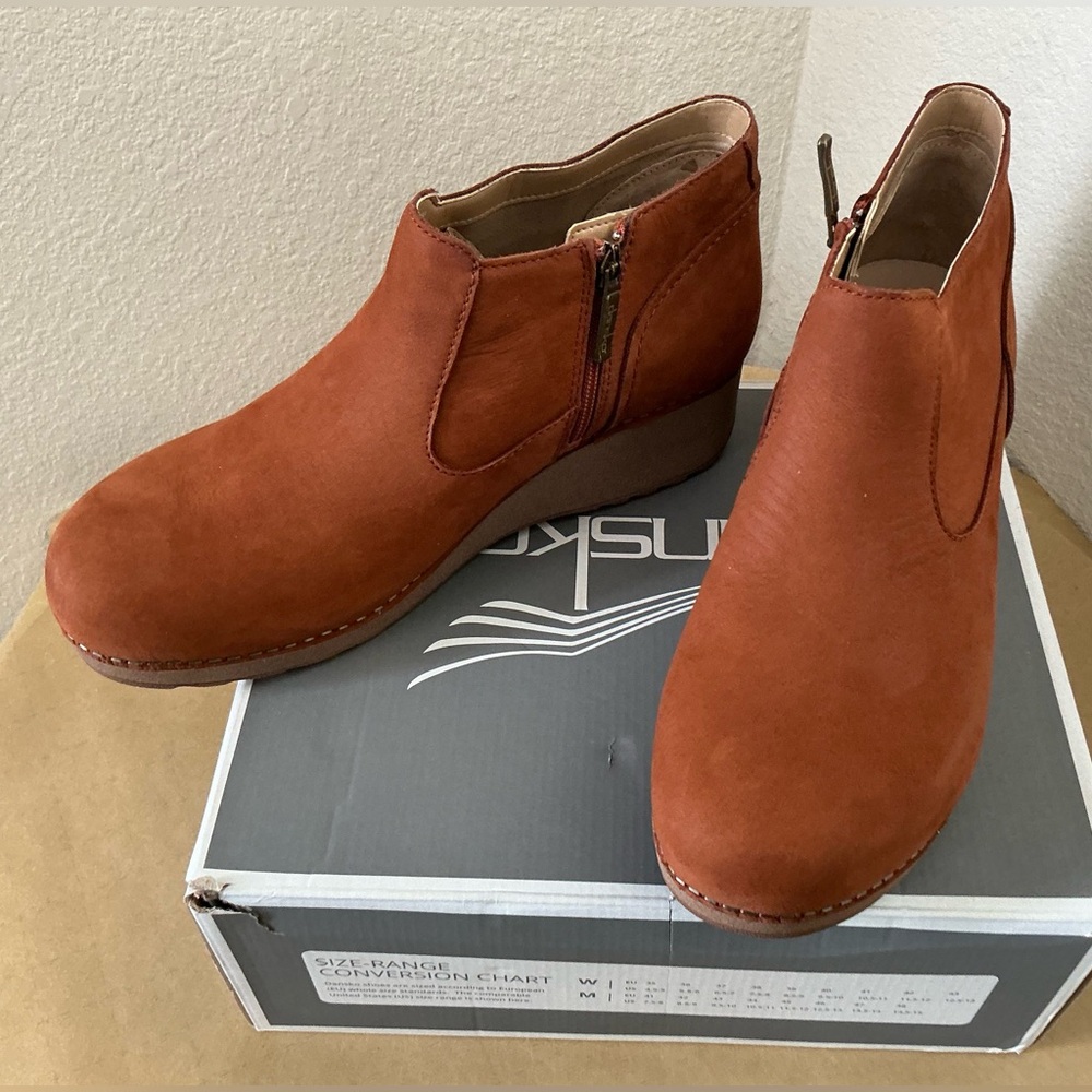 Dansko Tan Ankle Booties New in Box (size 42)
